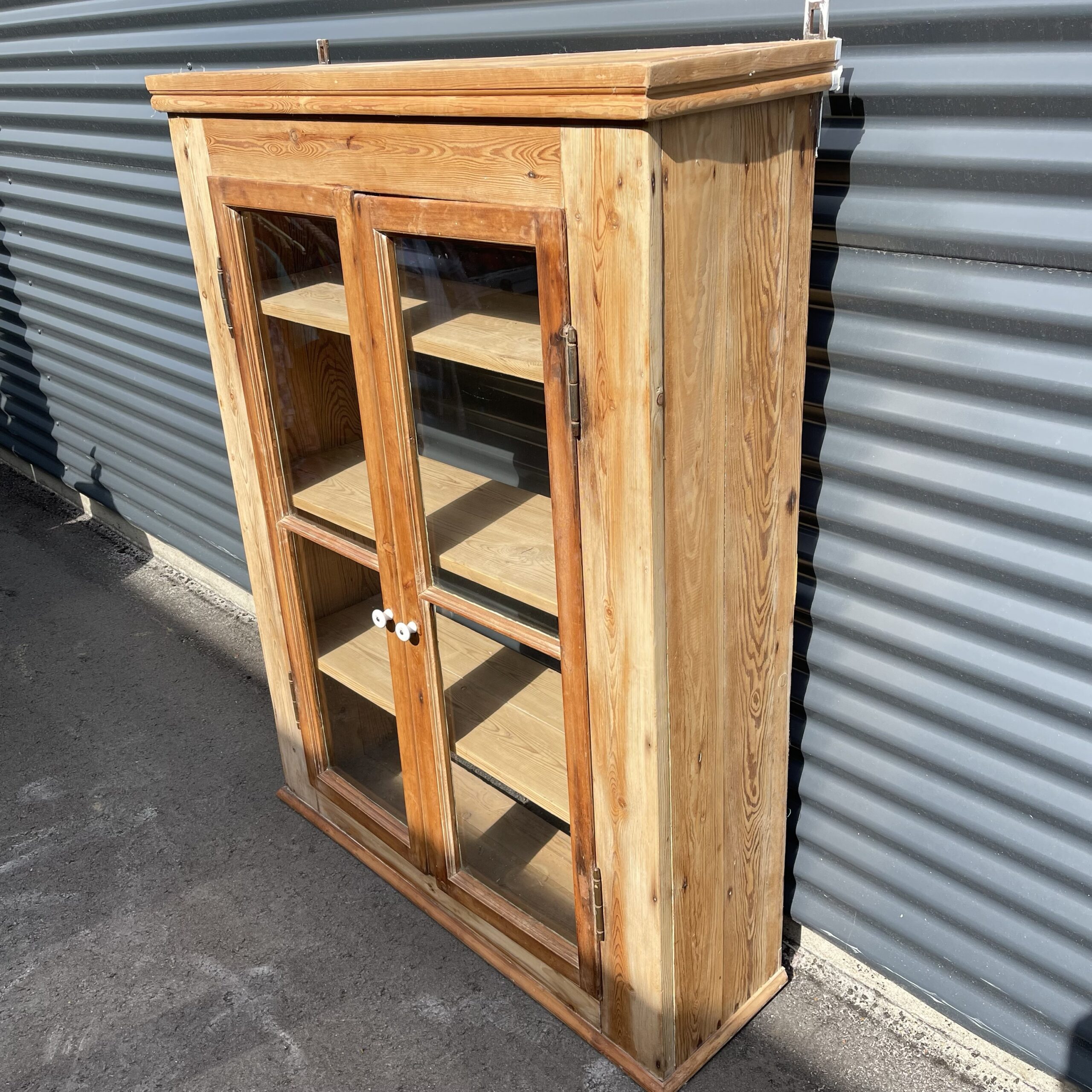 Væghængt vitrine - Billede 2