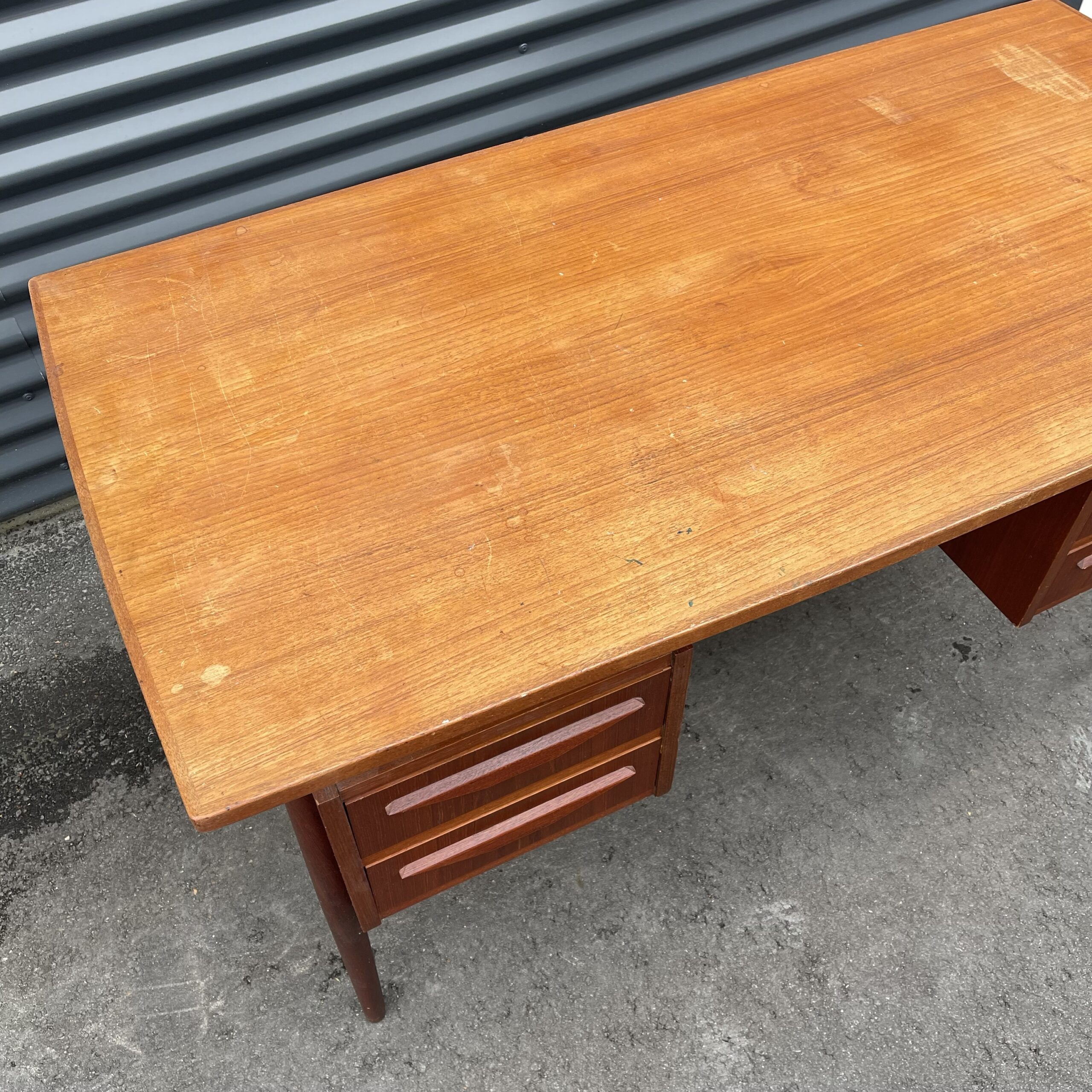 Gunnar Tibergaard Nielsen skrivebord - Billede 6