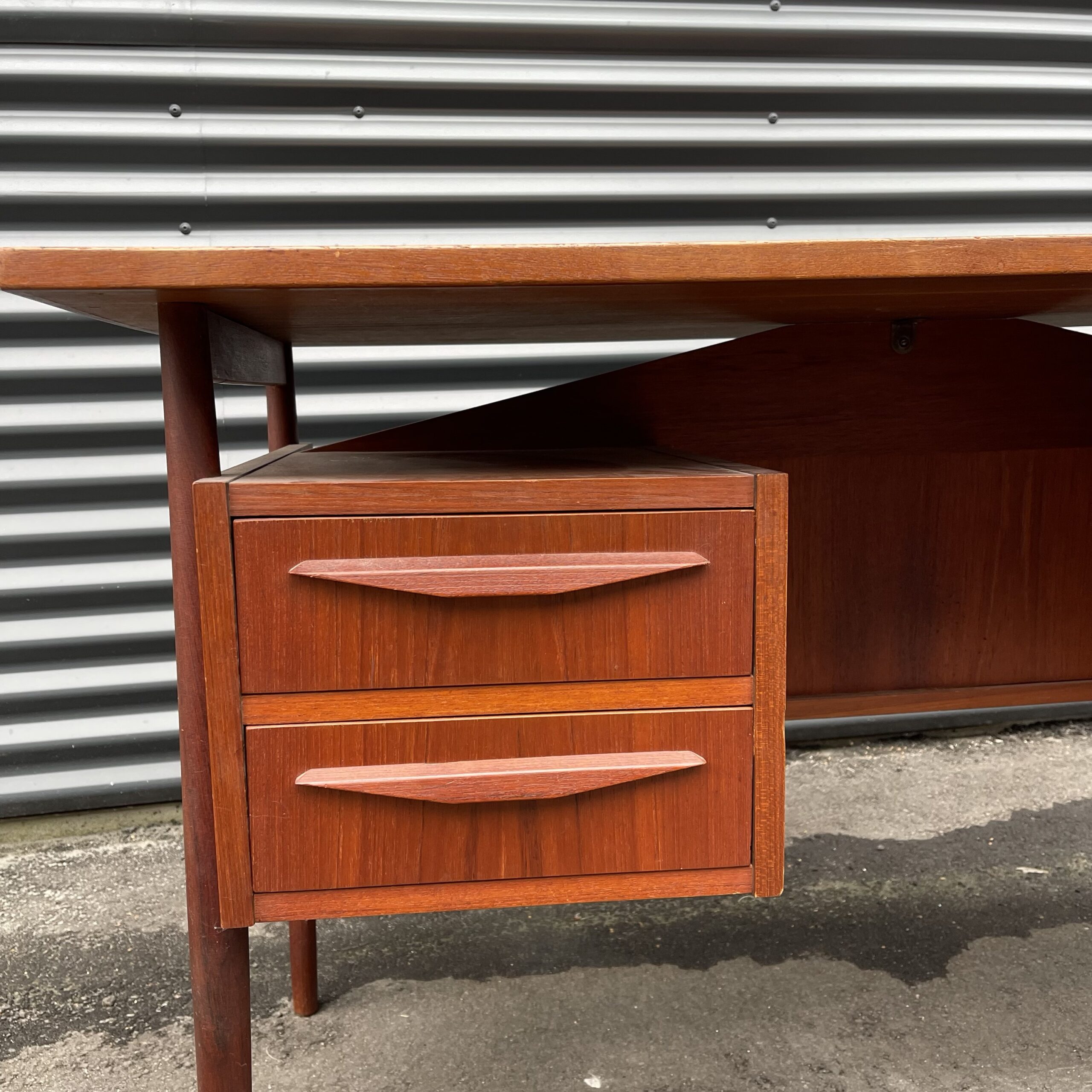 Gunnar Tibergaard Nielsen skrivebord - Billede 4