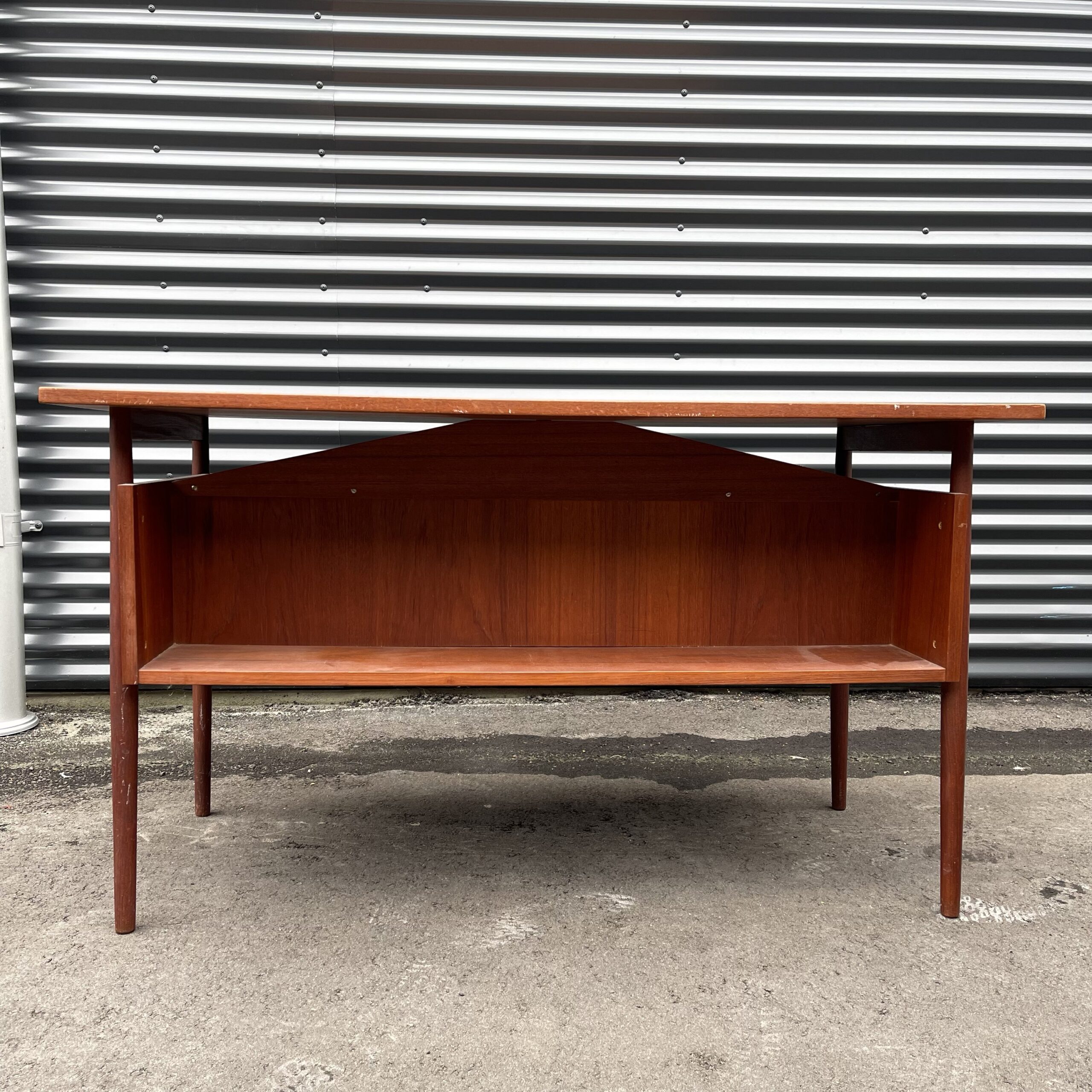 Gunnar Tibergaard Nielsen skrivebord - Billede 2