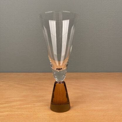 Retro vinglas med orangebrun fod 18cm