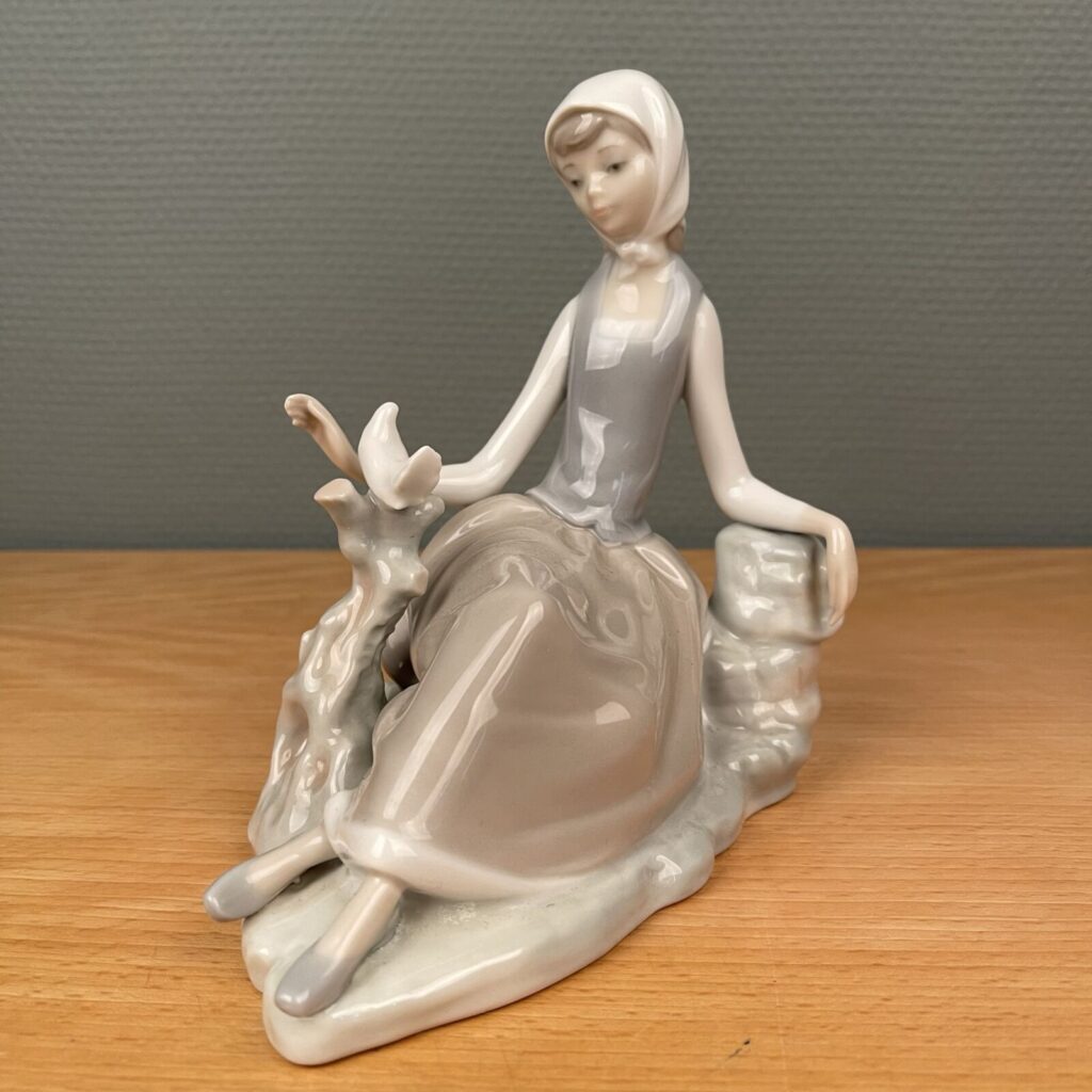 Lladro figur ‘pige med fugl’