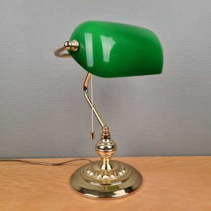 Bibliotekslampe i messing med grøn skærm