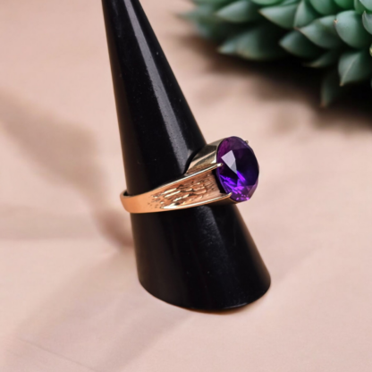 Guldring med stor lilla sten 14K / 585 - Image 3
