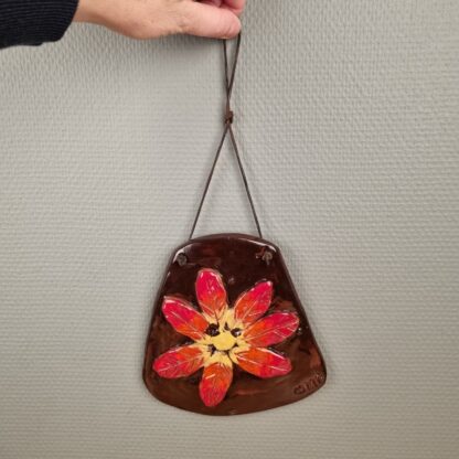 Ophæng i keramik med motiv af blomst - i lædersnor - Image 2