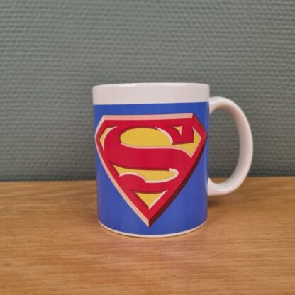 Krus med Superman logo