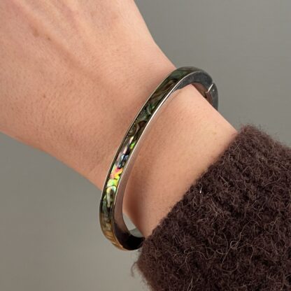 Smuk bijouteri armring / armbånd perlemor