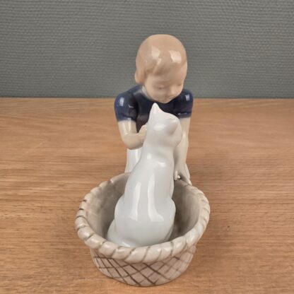 Bing & Grøndahl 'Gode venner / Pige med kat' nr. 2249 - Image 5