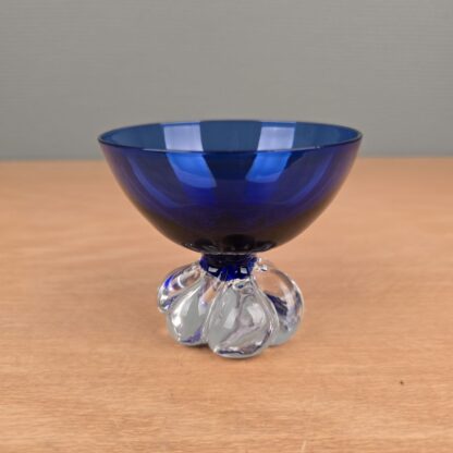 Glasskål på fod