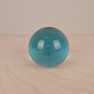 Stor massiv glaskugle, turkis krystalkugle 9,5cm Ø