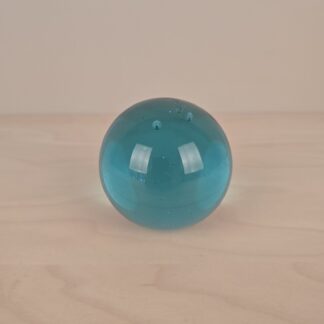 Mellemstor massiv glaskugle, krystalkugle turkis 8cm Ø