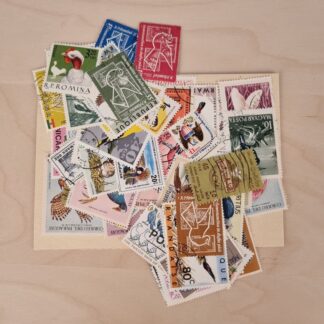 Cirka 50 ældre frimærker med fugle - hele verden