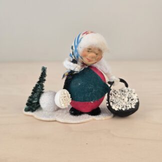 Gammel julepynt - dame med gryde og ske