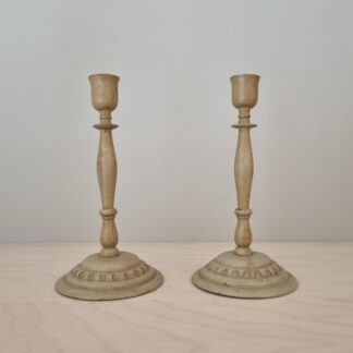 Et par antikke drejede stager i træ - cirka 1850