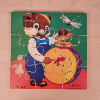 Gammelt træ-puslespil med trommespillende bamse - 9 brikker