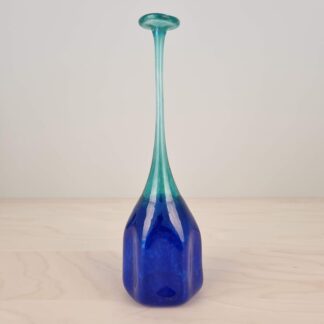 Glasvase af Søren Ringgaard med smal hals - 24cm