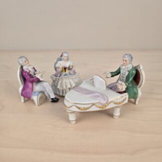 Antikt bisquet sæt med figurer