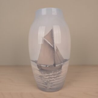 Bing & Grøndahl vase med Sejlskib nr. 526/243