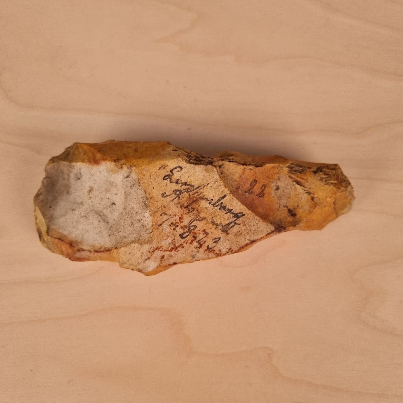 Lille stenøkse i rød flint - dansk stenalder - 13cm