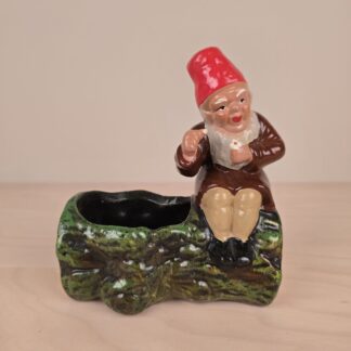 Ældre terrakotta nisse med potteskjuler