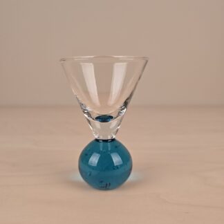 Likørglas med blå kuglefod