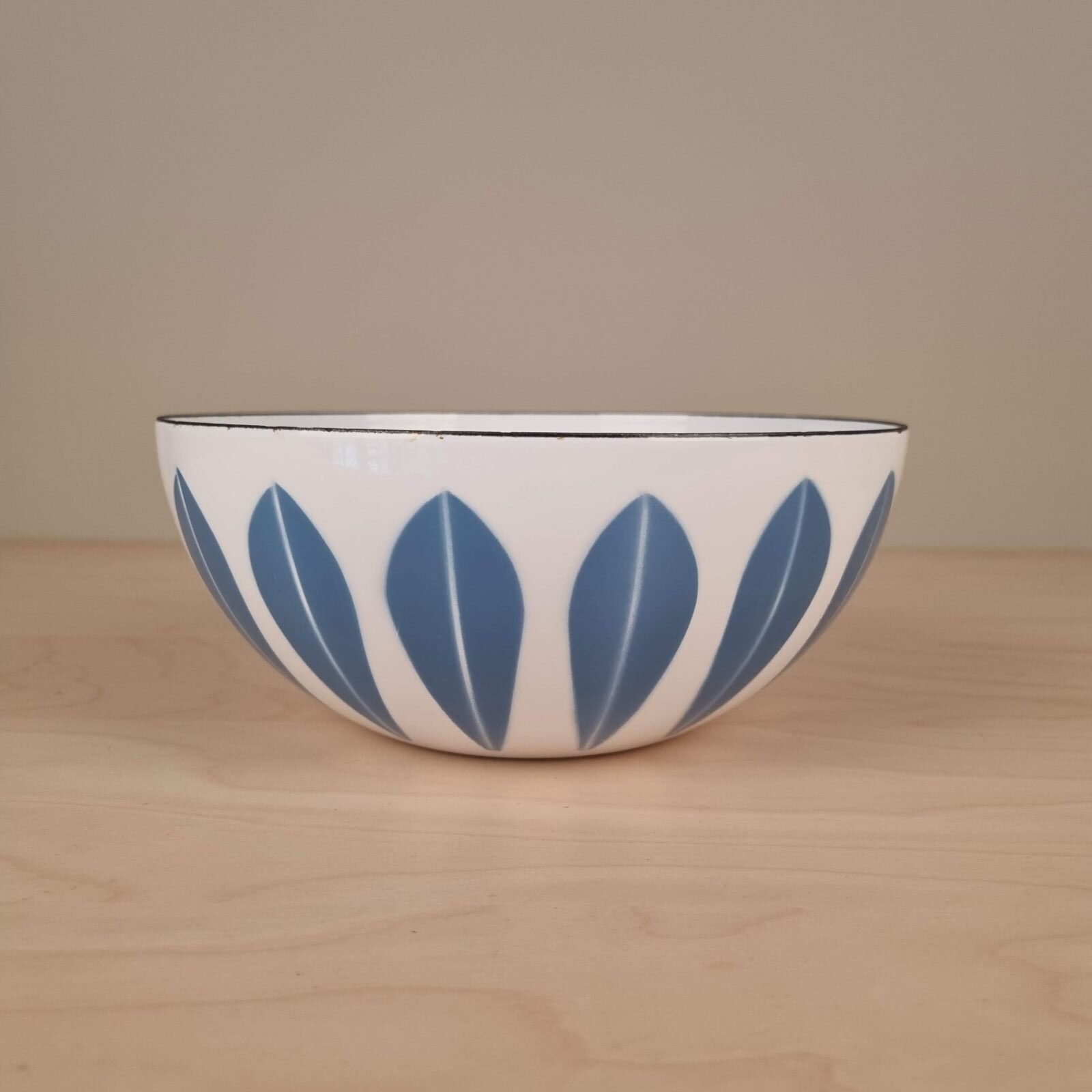 Cathrineholm "Lotus" emalje-skål - blå og hvid - 20cm