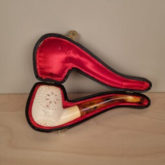 Gammel merskumspibe i gammelt etui