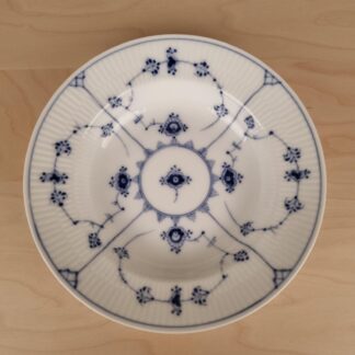 Royal Copenhagen musselmalet dyb tallerken - riflet - 23,5cm 2. sortering