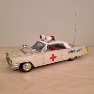 Ichiko Cadillac ambulance med friktion - ca. 1960