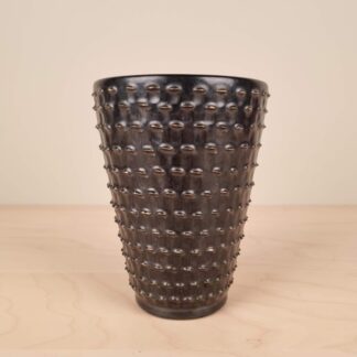 Hegnetslund vase i sort glasur - 15,5cm høj