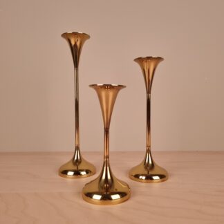 Sæt på tre trompetformede stager i messing - 15-24,5cm