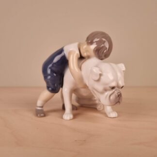 B&G figur - "Ubetinget kærlighed" / Dreng med bulldog - nr. 1790