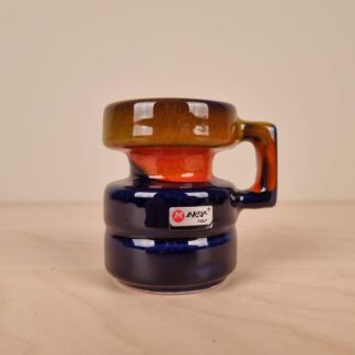 Farverigt krus i keramik fra Marisa, Italien