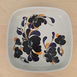 Royal Copenhagen fajance fad nr. 954/3775 1. sort