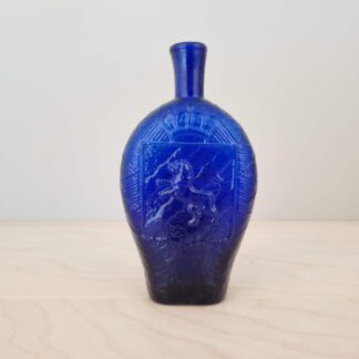 Koboltblå flaske / lommelærke i glas - svensk - antageligt Fåglarvik