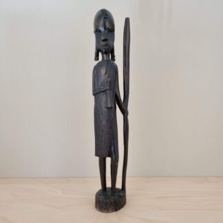 Figur i hårdt træ, håndskåret - kriger med spyd - 37cm