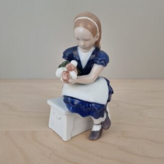 B&G figur - Pige med blomster - nr. 2298