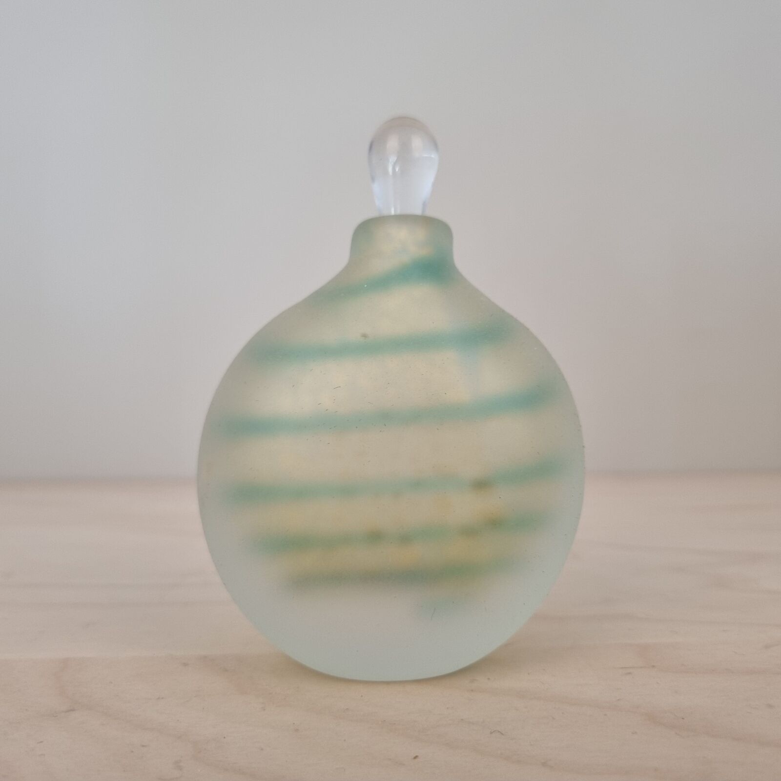 Strömbergshyttan vintage parfumeflaske i frosted glas m. guldstøv & turkise striber - Billede 3