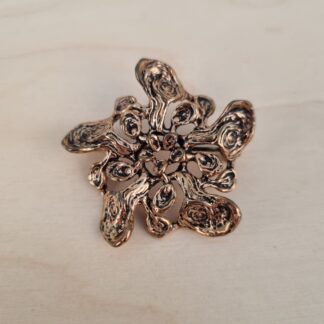 Studio E & P, Norge - broche i forgyldt bronze