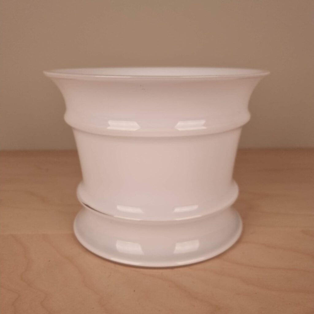 Holmegaard MB urtepotteskjuler - 13,5 cm høj - hvid opal
