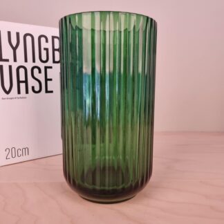 Lyngby vase i glas - Grøn, riflet - 20cm
