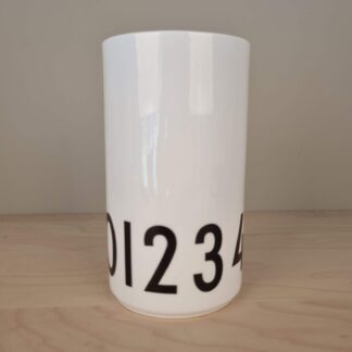 Design Letters vase - hvid med tallene 0-9 - 20 cm