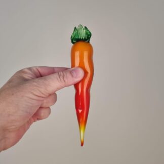 Gulerod i mundblæst glas - orange og grøn - 18cm