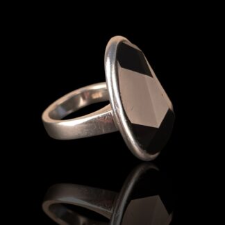 Ring med facetslebet onyx sten, 925s, str. 49-50