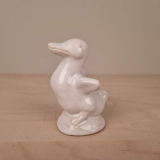 L. Hjorth, Bornholm - Ælling i hvidglaseret keramik - nr. 588 - 8,5cm