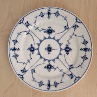 Royal Copenhagen musselmalet - riflet flad middagstallerken 1/183 - 24,5cm