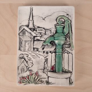 JIE relief med vandpumpe og bymotiv - 11x15 cm