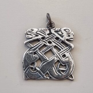Keltisk vedhæng i sølv med to hunde - ca. 2x2 cm