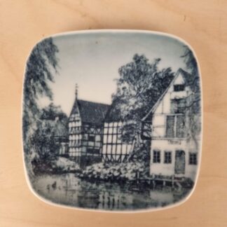 B&G miniplatte - Den Gamle By i Århus - 8x8 cm - nr. 1701/5708