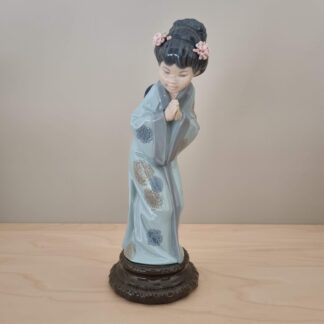Lladro figur - Geisha i lyseblåt - 28cm
